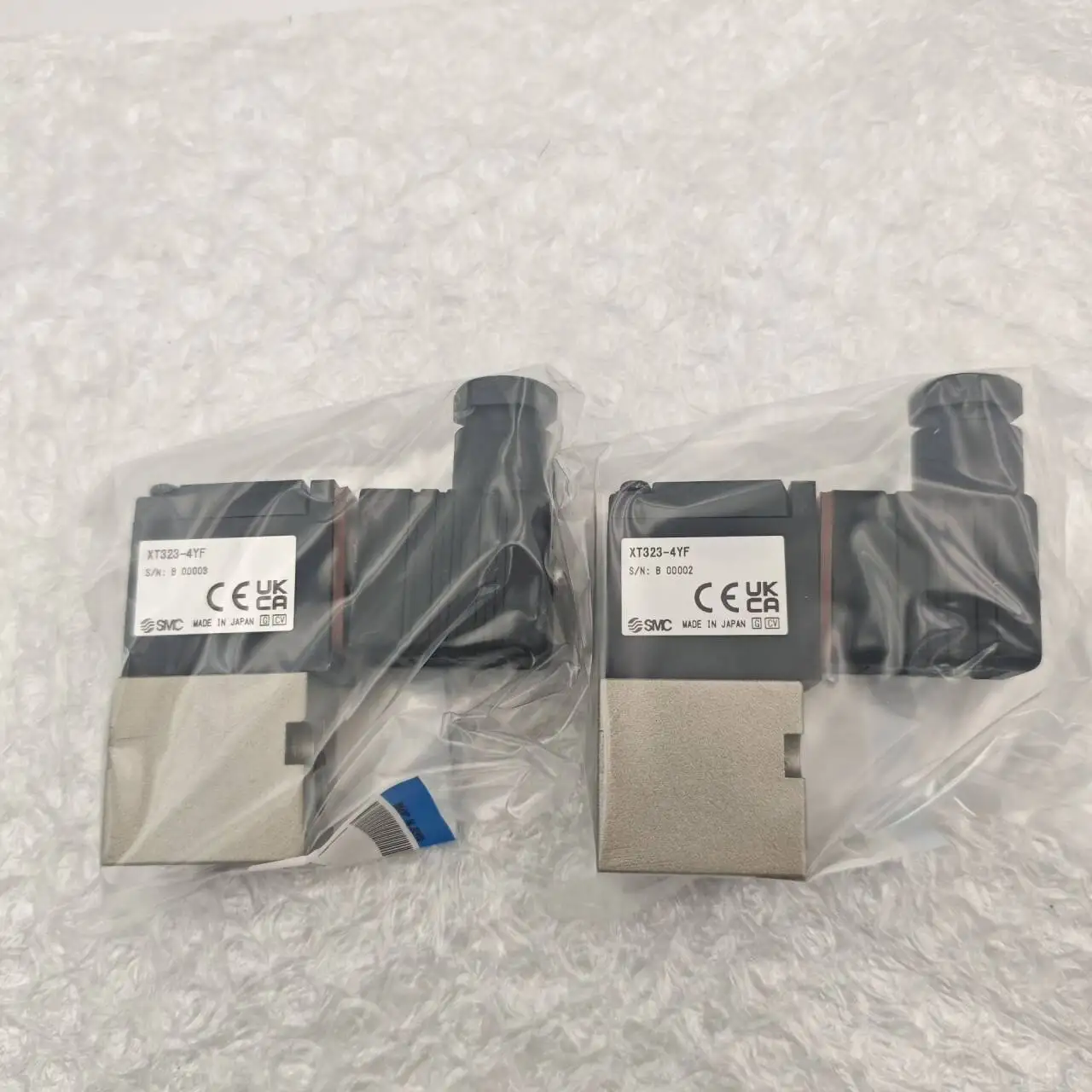 حقيقي SMC هوائي الملف اللولبي صمام XT323-4YF XT323-4 صمام الملف اللولبي ثلاثي الاتجاهات