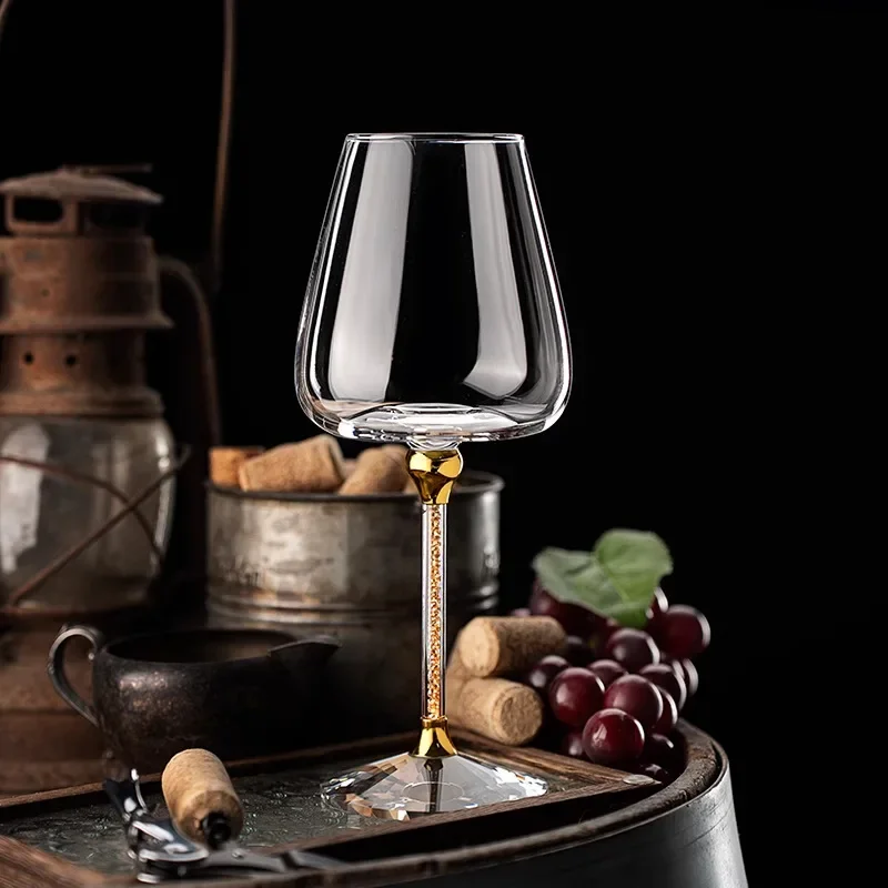 Rotating wine glass, hand rotatable goblet