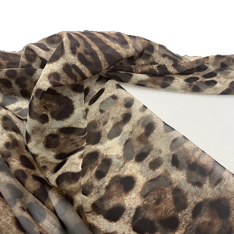 23 European and American Fashion Leopard Print Fabric Chemical Fiber 30D Chiffon Soft Women\'s Skirt Fabric