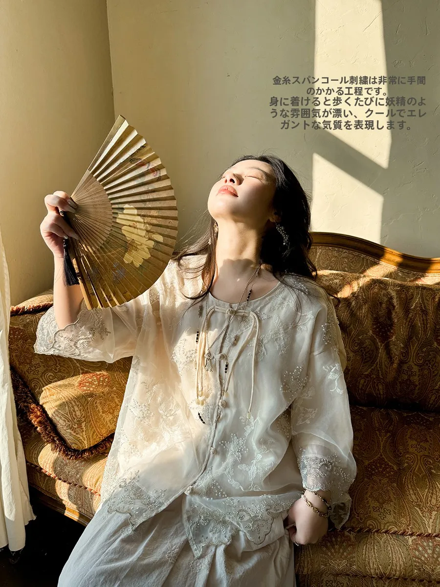 

Женский топ в китайском стиле с вышивкой золотыми нитями и бисером, с цветочным узором, в холодных тонах, свободного кроя, с длинными рукавами и круглым вырезом