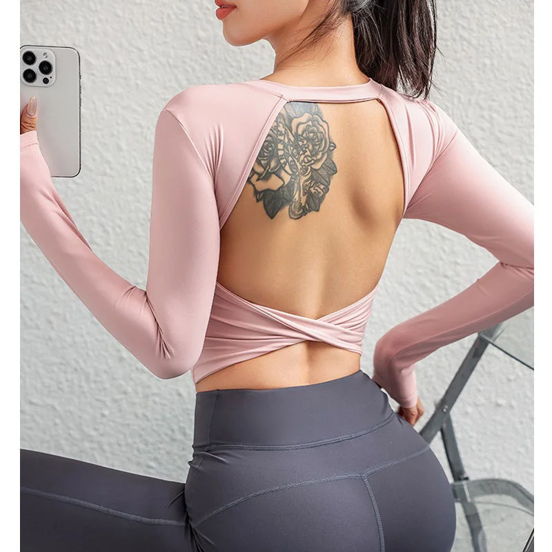 Aiithuug Twist Back Workout Top with Built in Bra Yoga Long Sleeve Bra Crop Open Back Pilates Yoga Crop Top Backless Gym Shirt