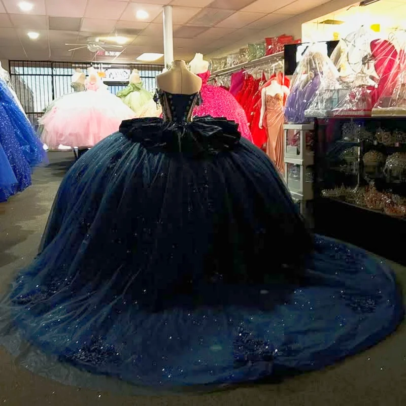 Abiti Quinceanera blu scuro lucidi personalizzati con spalle scoperte applique con paillettes stratificazione Coda lunga Fiocco Vestido De 15 Quinceanera