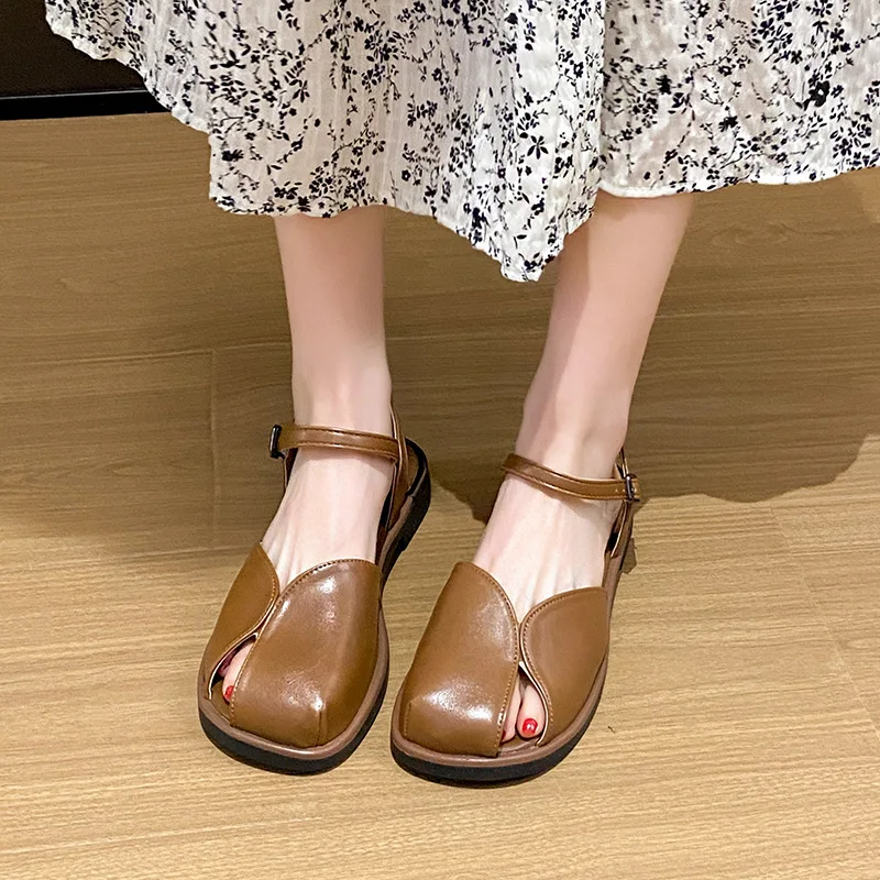

Women Sandals 2025 New Summer Fashion Non Slip Flat Beach Sandals Comfortable Vintage Buckle Strap Breathable Roman Shoes