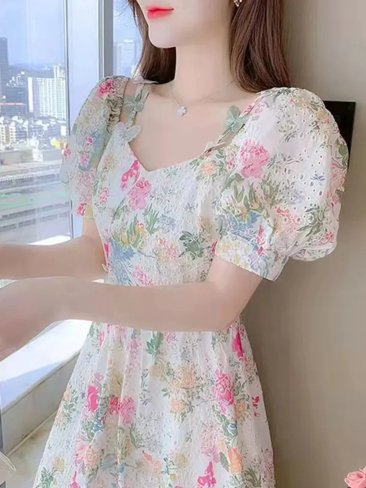 夏の花柄ミニドレス Vネック半袖 ウエストシェイプAライン フェアリースカート エレガントで優しいスタイル レディース服