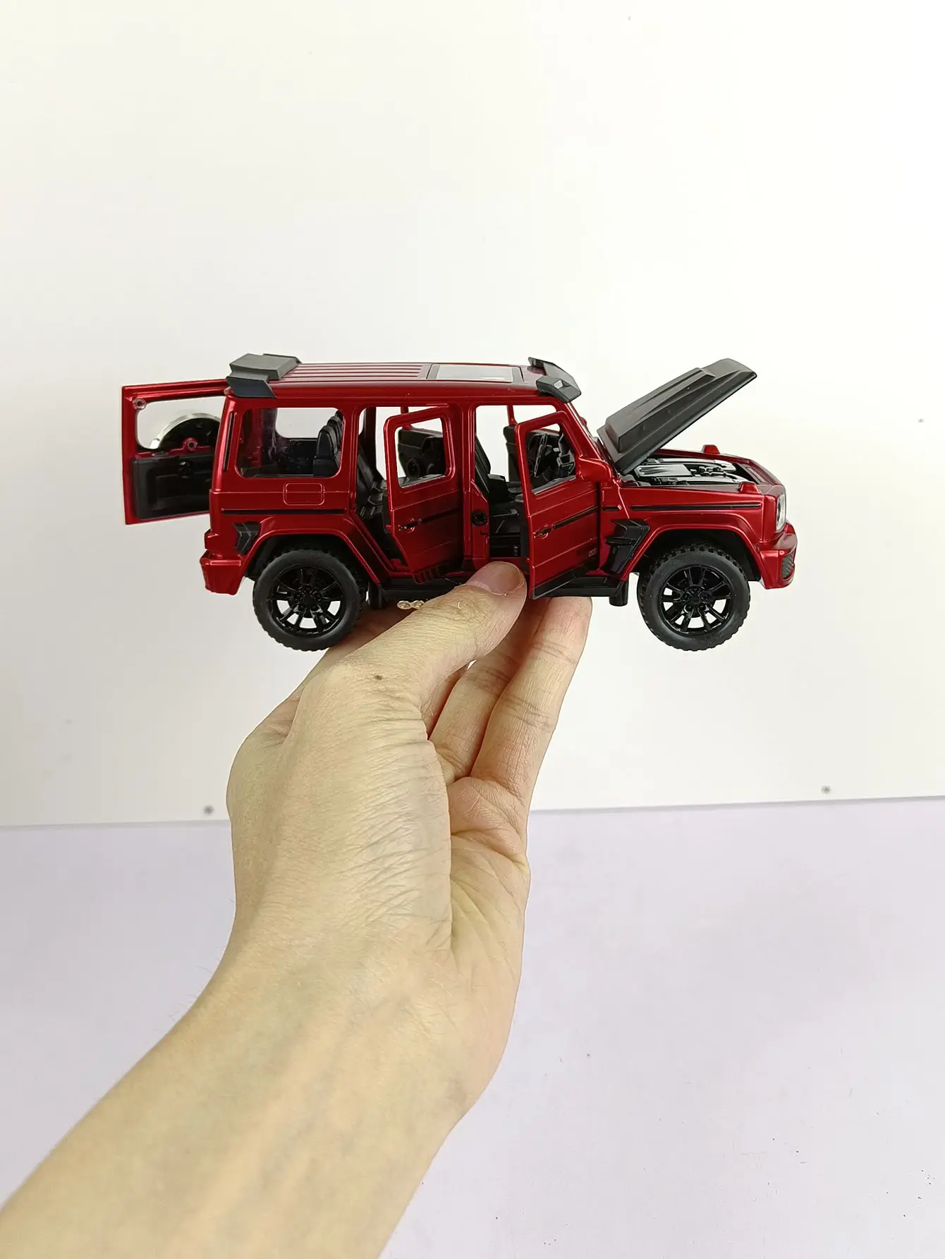 1:32 Mercedes Benz G700 SUV Off-road Alloy Car Diecast Model Sound Light Children Toy Trendy Display Ornaments Gifts