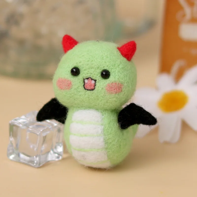 Année de la salle Poke and Stick Wool Felt DIY Material Pack, Butter Plush Keychain Pendant, Cute Handmade, Highlights