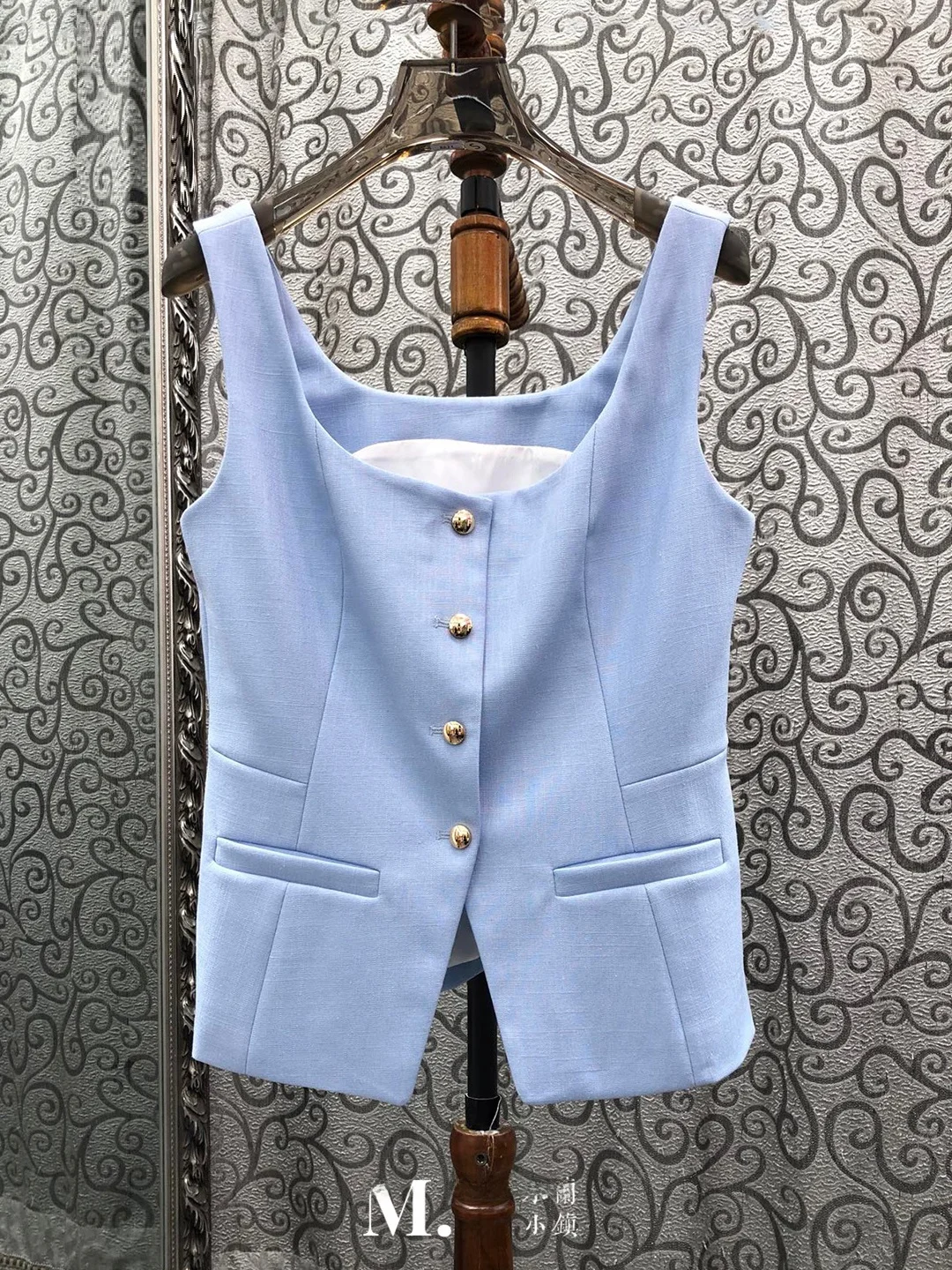 

Milan Small Town South Oil Fashion Simple Four Button Blue Versatile Vest Style Sleeveless Jacket D18 Casual Style ...