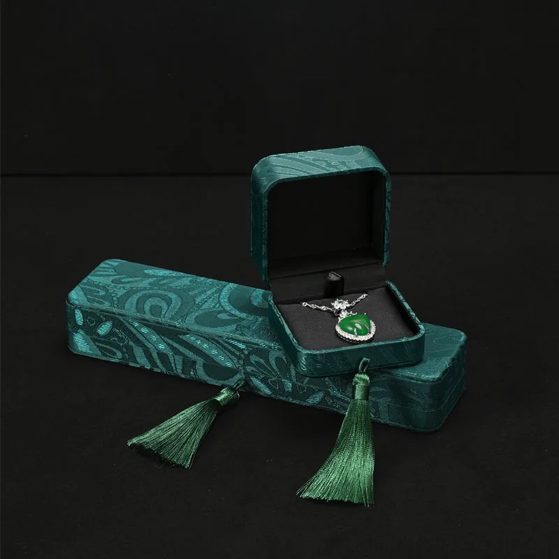 Oirlv Vintage Jewelry Gift Box Elegant Chinese Silk Jewelry Boxes Storage Ring Necklace Pendent Bangle Chain Green Jewelry Box