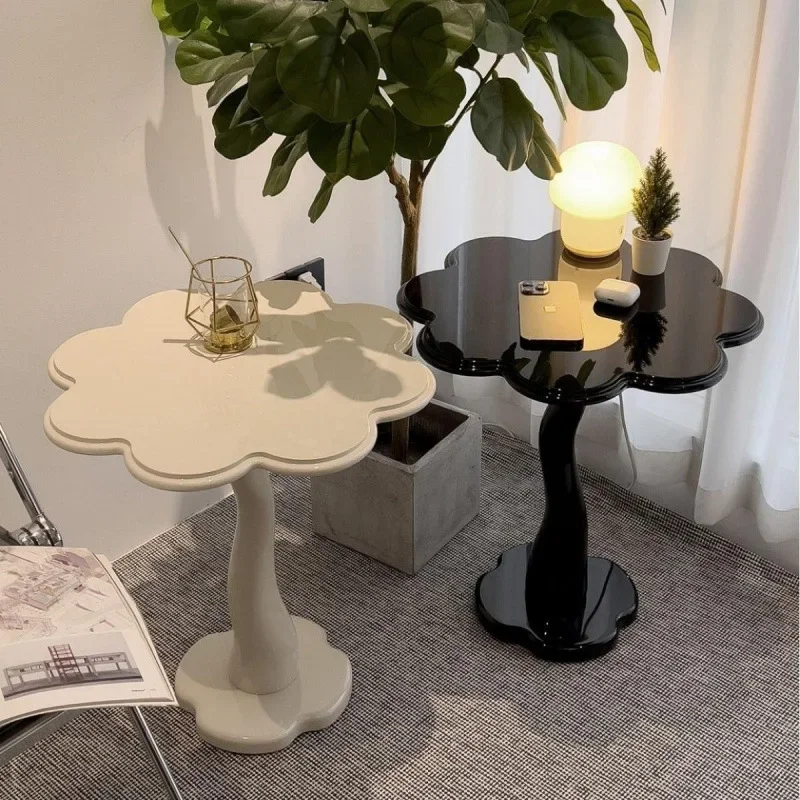 Kleiner Couchtisch im nordischen Stil mit Blütenblättern, B & B, kreativer Sofa-Beistelltisch, Wabi-Sabi-Sabi-Retro-Cloud-Couchtisch