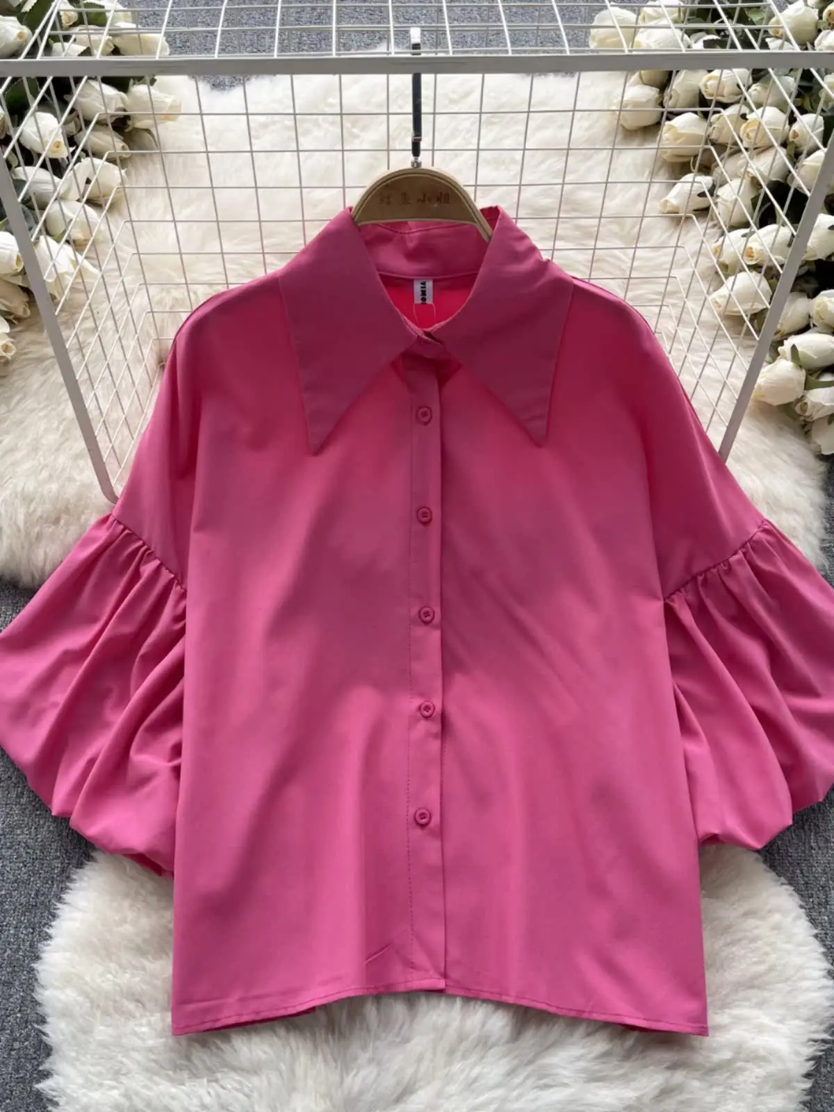 قميص أنيق بأكمام فقاعية للنساء، تصميم فضفاض يُنحف الجسم، إحساس خفيف وفائق الأناقة، قمة الأناقة على الطراز الكوري للعمل