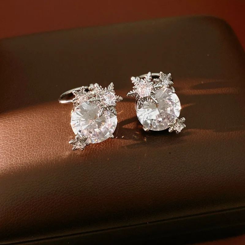 

Shiny Snowflake Zircon Ear Clips No Piercing Niche Design Temperament Ear Cuff for Women