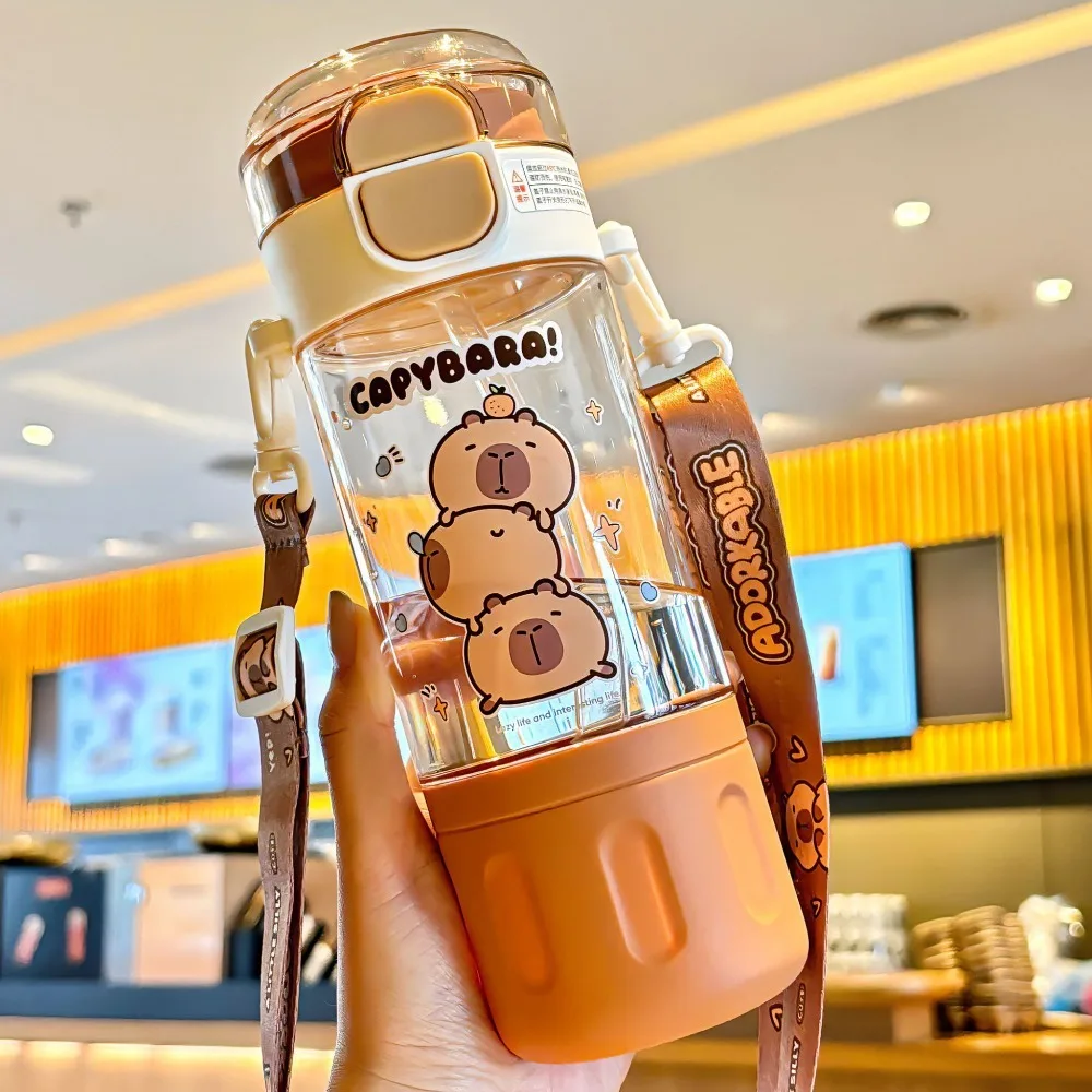 

Регулируемая мультяшная бутылка для воды на плечо, герметичная, 580 мл, спортивный чайник Kapibala, пылезащитный с соломенной бутылкой для напитков, школьная бутылка