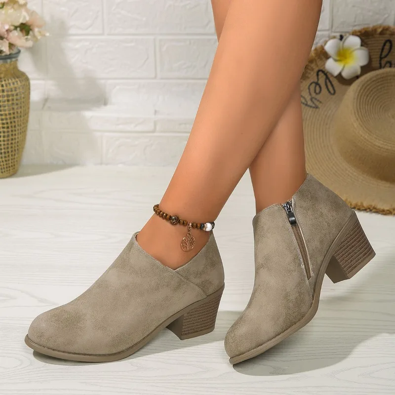 

2024 Summer Fashion Round Toe Designer Sneakers for Women New Simple Solid Color Outdoor Wedding Party Ladies Vulcanized Shoes