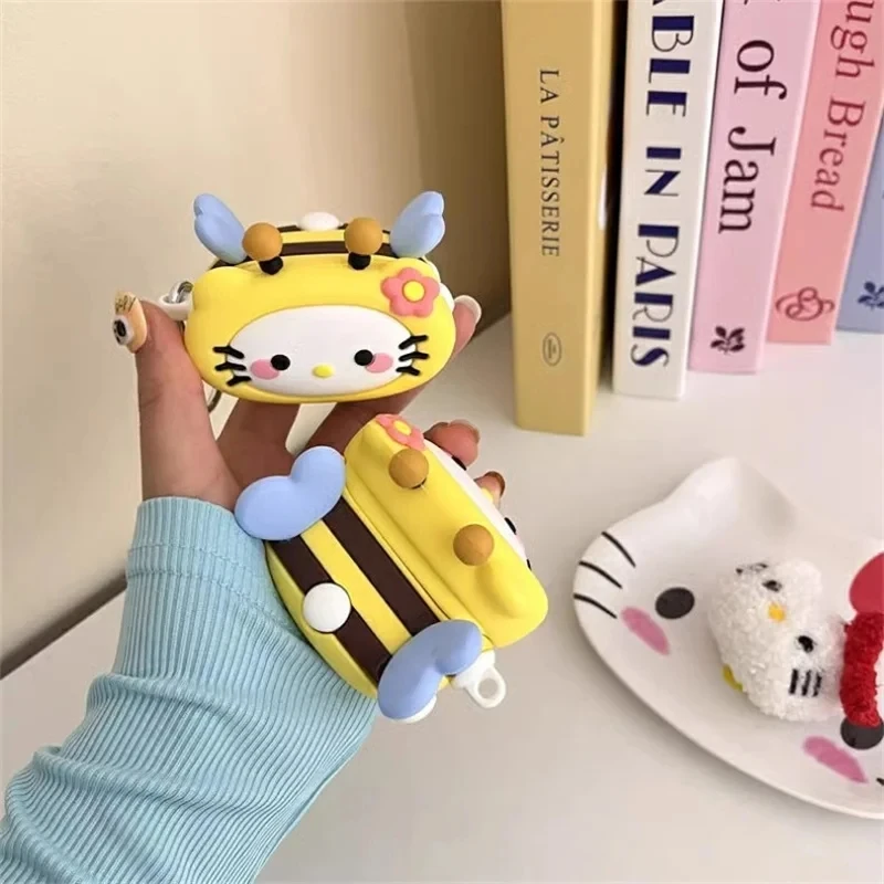 Estuche para Auriculares Sanrio Bee Hello Kitty para Samsung Galaxy Buds 3Pro/FE/Buds 2Pro/Core, Funda de Silicona para Auriculares Inalámbricos con Gancho