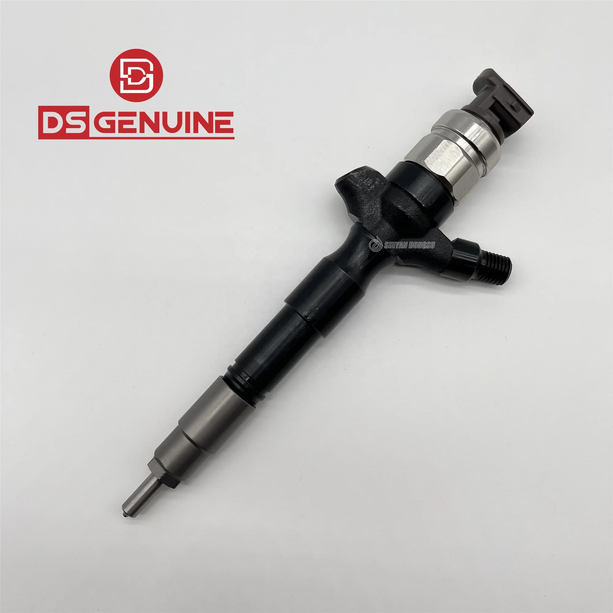 

New DSGENUINE Diesel Engine 2KD Fuel Injector 095000-7780 095000-8290 23670-0L050