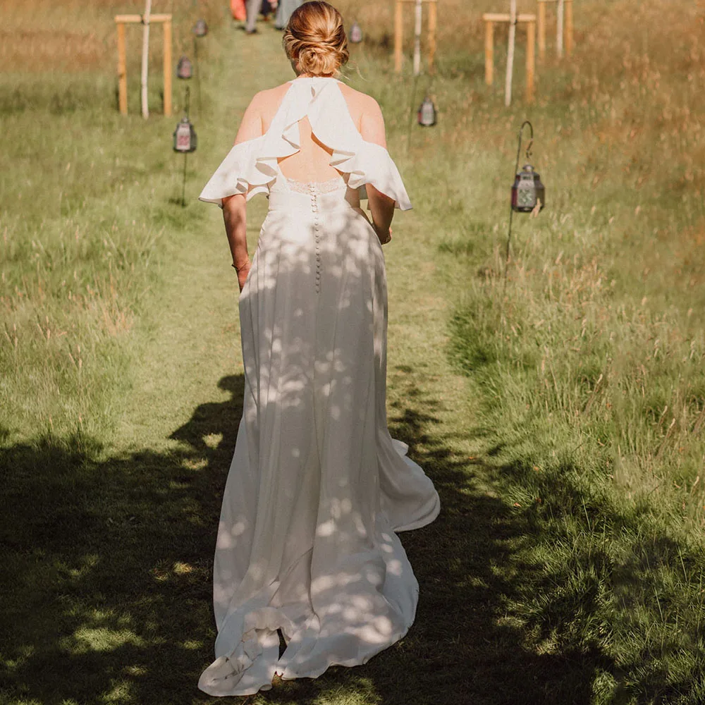 Vestido de novia de satén con cuello Halter redondo, línea A, hombros descubiertos, capa con volantes, talla grande, botones huecos en la espalda, estilo rústico Simple, 2022