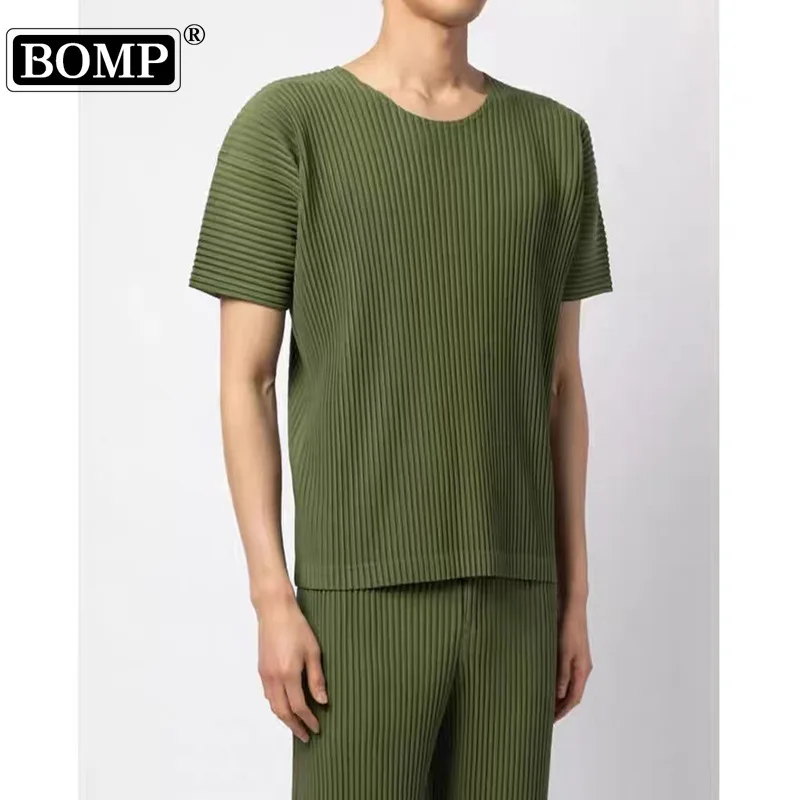 

[BOMP] Autumn men's pleated short sleeved T-shirt fashionable versatile solid color round neck basic pullover top New Fashion