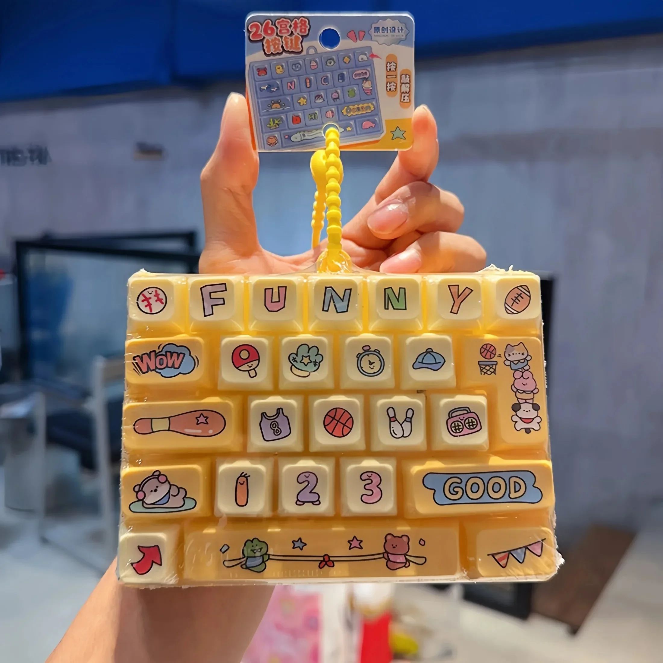 Bonbonfarbener Tastenkappen-Schlüsselanhänger 26 Buchstaben Niedlicher Cartoon-Tastatur-Klicker Fidget-Spielzeug Taschenanhänger Stressabbau-Schlüsselring – Detail 2