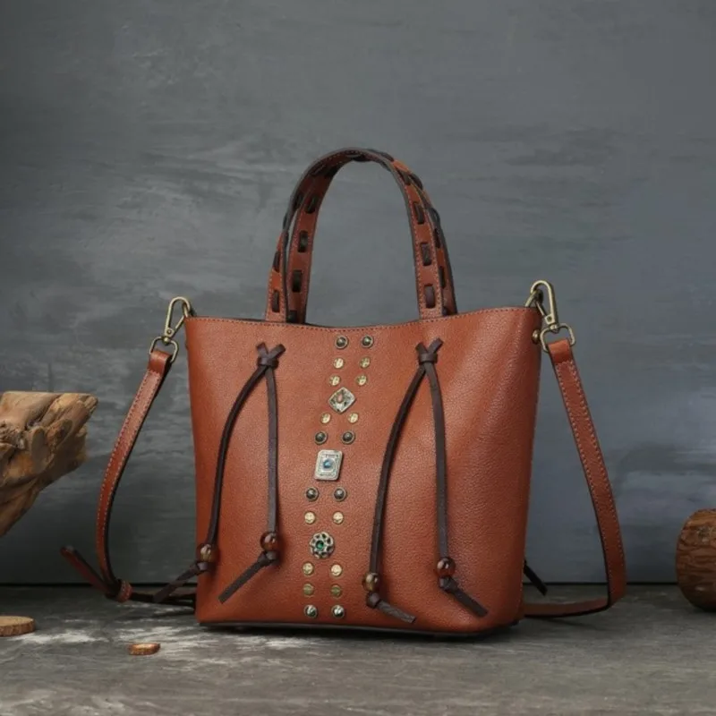 

Johnature тканая сумка из воловьей кожи, новинка 2025 года, женская сумка из натуральной кожи, сумки на плечо большой вместимости с заклепками в стиле ретро