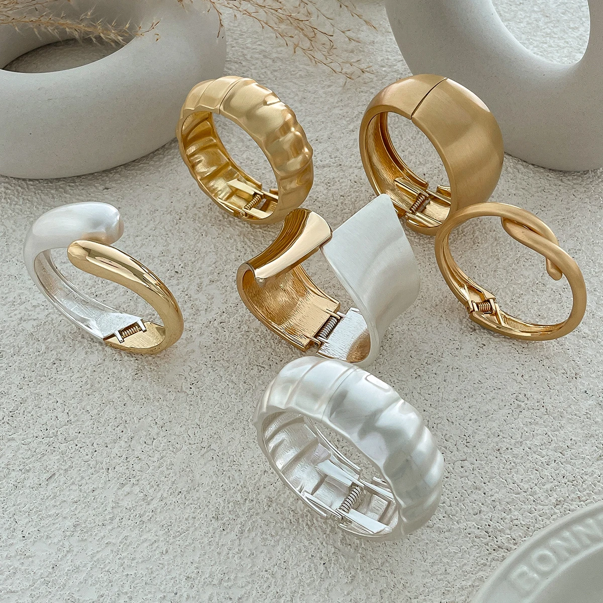 SHIXIN, 6 estilos, nuevos brazaletes geométricos irregulares de primavera para mujer, diseño de Hip Hop, brazalete abierto de Color dorado, joyería Unisex para hombres