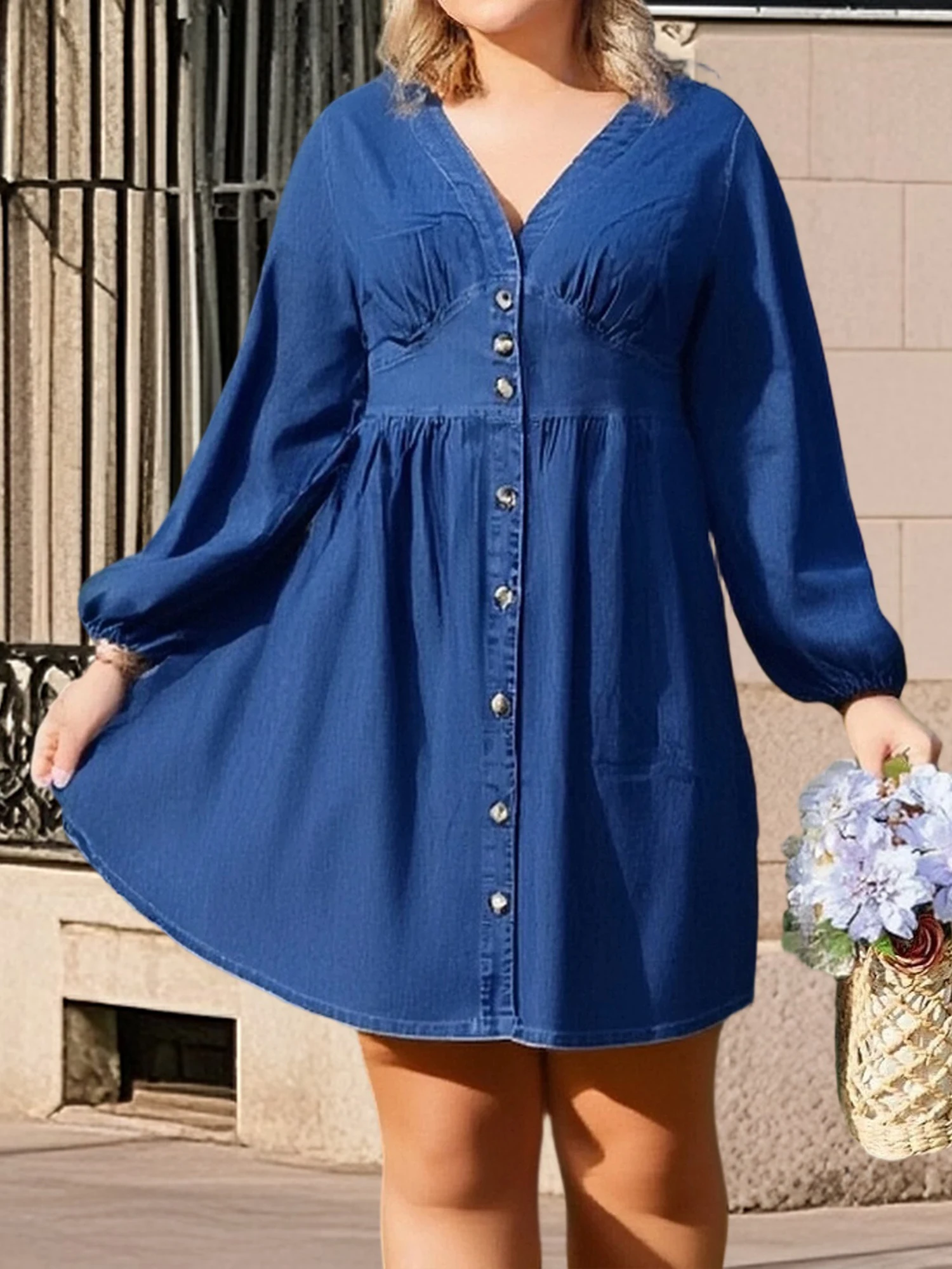 플러스 사이즈 여성 데님 셔츠 드레스, 랜턴 소매, 깊은 V넥, 솔리드 컬러, 풀 버튼 다운 디테일