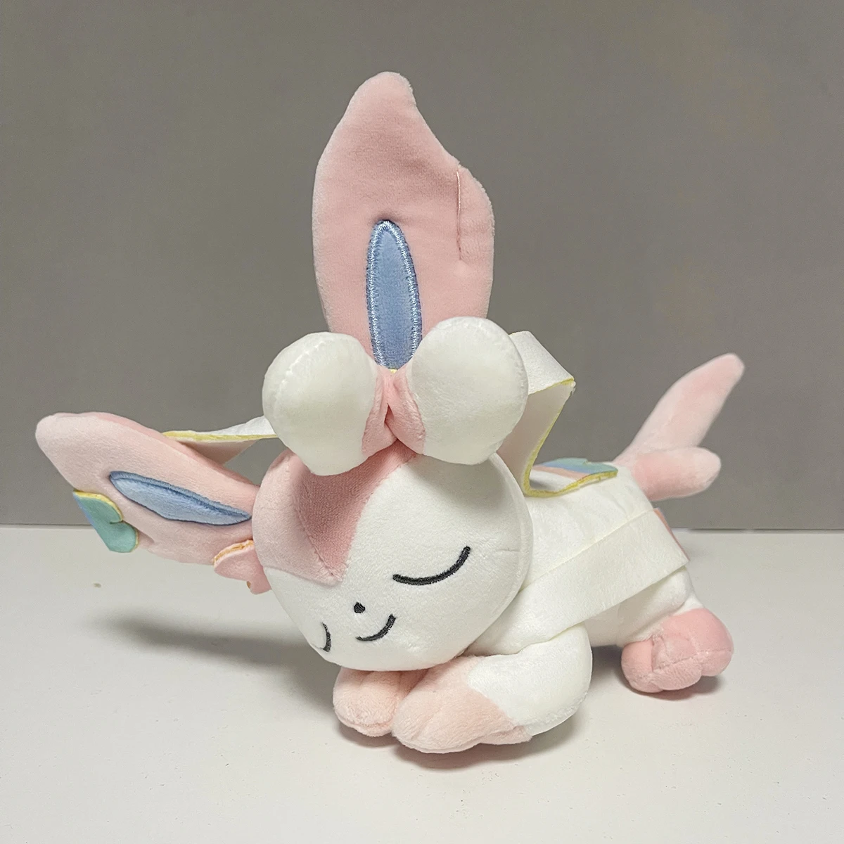 البوكيمون ألعاب من نسيج مخملي النوم Piplup Sylveon Eevee Pichu Leafeon محشوة الحيوان لينة Sprigatito Charizard Plushies محشوة الدمى