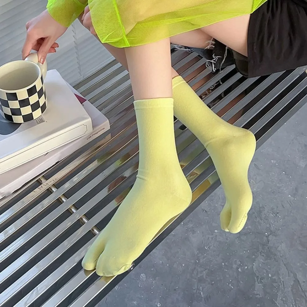 

2Pairs Simple Candy Color Two Toed Cotton Socks Mid-calf Women Split Toe Sock Solid Color Anti Slip Short Tube Socks Unisex