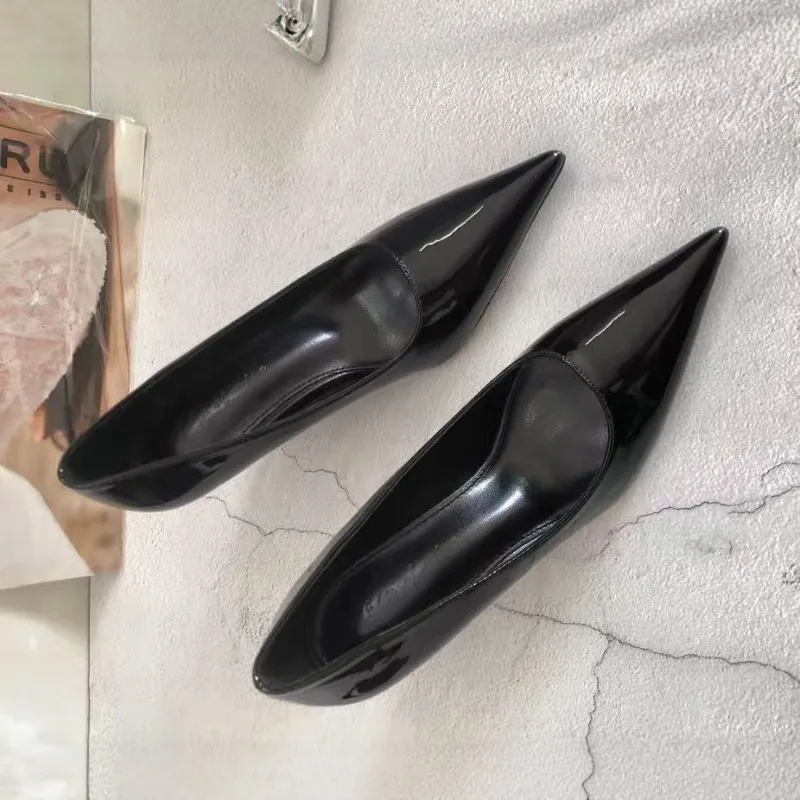 New white patent leather sexy high heels for women,mid heeled work shoes with pointed toes,shallow mouth,and fine matching shoes
