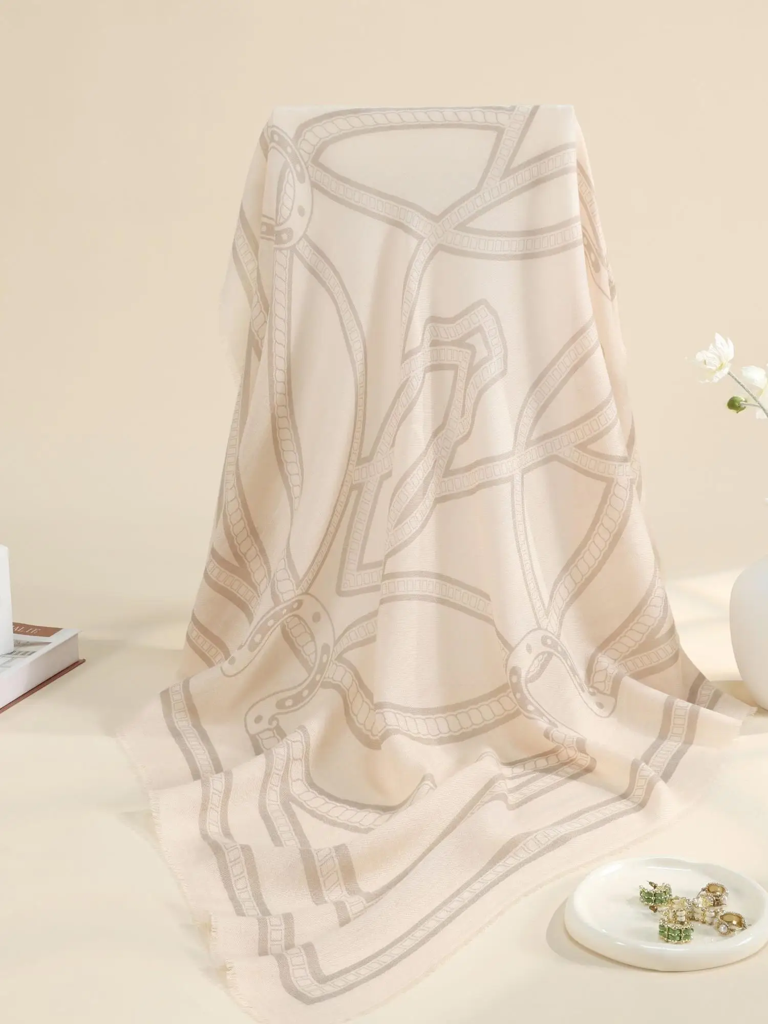 Echarpe-en-laine-100-cachemire-style-universitaire-douce-legere-avec-pompons-pour-l'ete-chaleur-et-confort-pour-femme