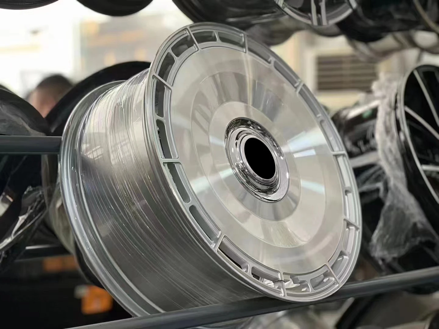 

Hot Sales6061-T6 Aviation Aluminium Alloy Rims 19 20 21 22 23 24 Inch Velar Evoque Vogue Wheel for Range Rover Mercedes