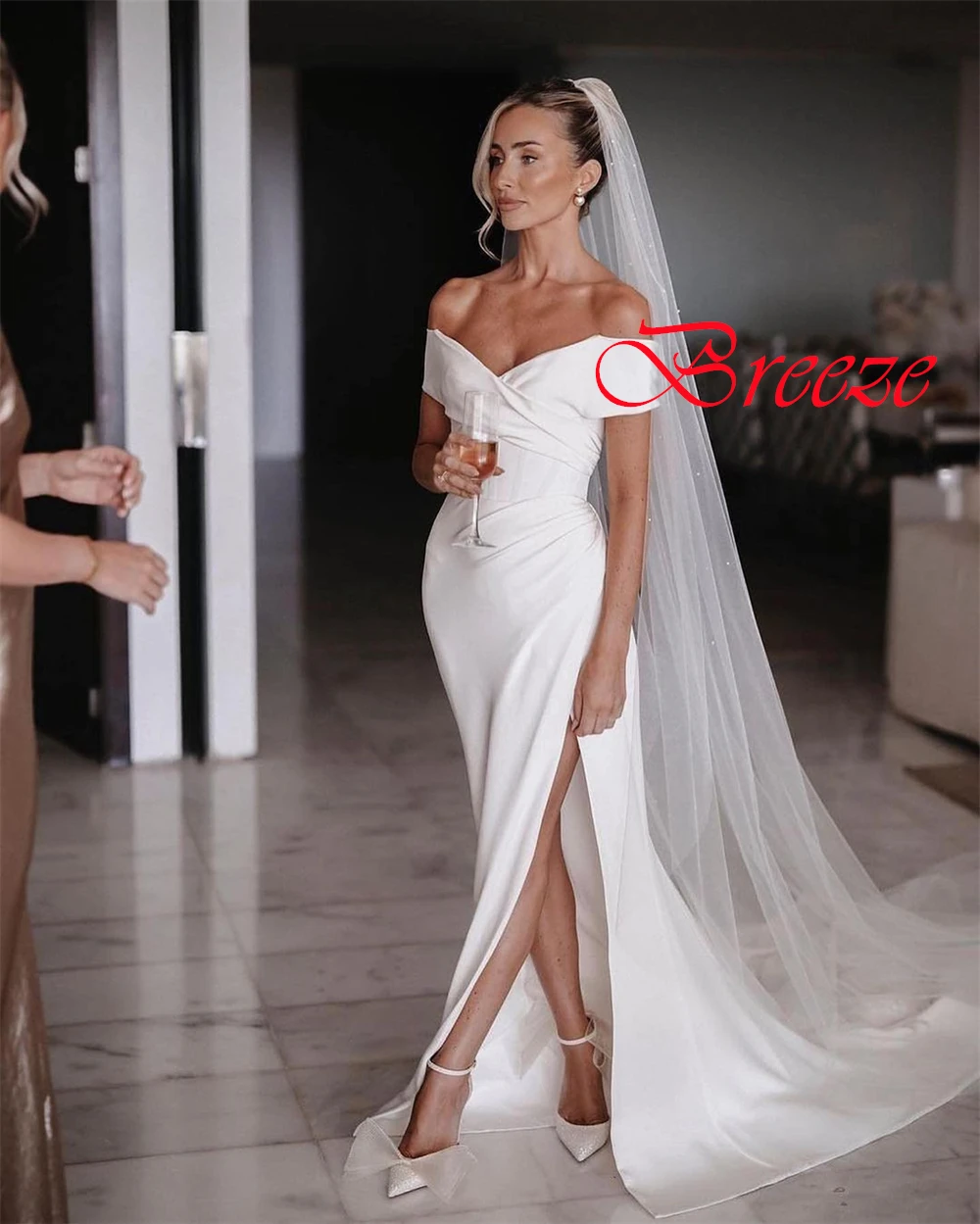 

Customized High Quality White Satin Wedding Dress Temperament Strapless Off the Shoulder Short Sleeves Chapel Train Bridal Gowns