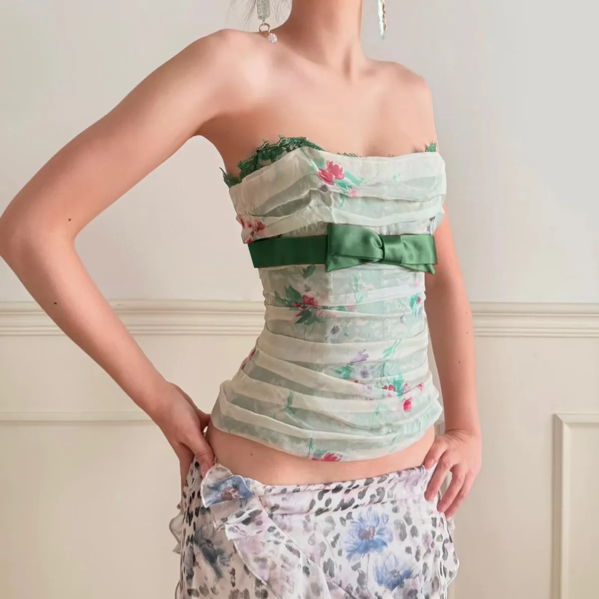 Summer style green lace trim netted top spliced plunging neckline suitable vacation wear elegant figure-hugging sexy charm Y2K