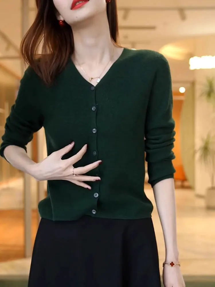 시크 니트 브이넥 롱 슬리브 캐주얼 가디건 단색 심플 출퇴근 스타일 한국 버전 스트레이트 컷 버튼 디테일