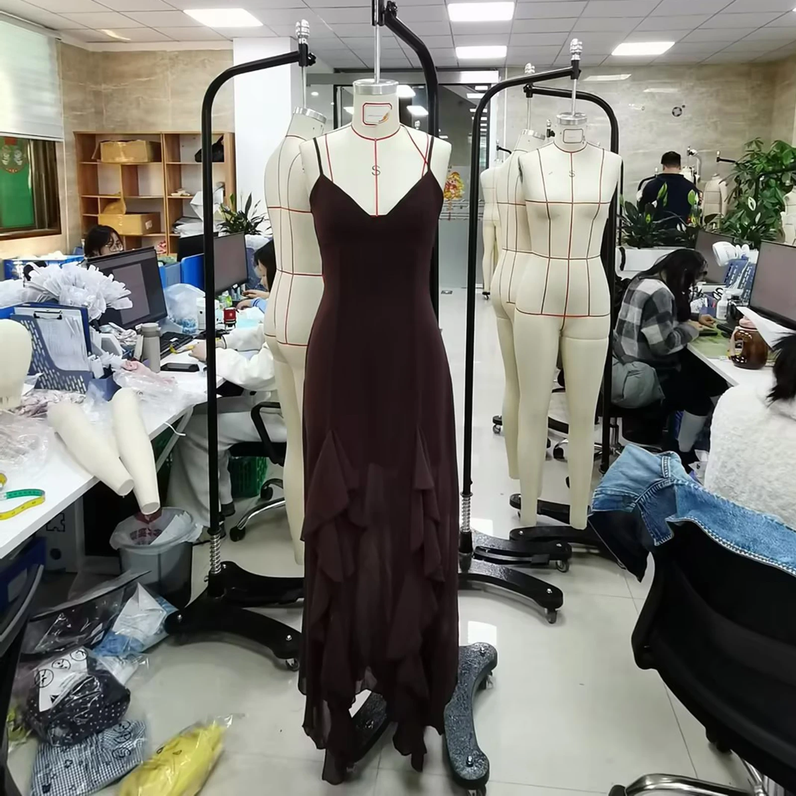 Abiti Para Mujer Abito lungo da donna Tinta unita con volant Spacco alto con cinturino per spaghetti Abito estivo Moda senza maniche Casual