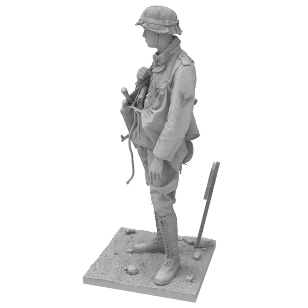 1/24 Miniature Resin Model Statue, 75mm Figure Toy Model Kit, Tank Soldier Engineer with Equipment, High-Detailed Resin Model Figure, Unpainted, Perfect for Role-Playing Games and Collecting