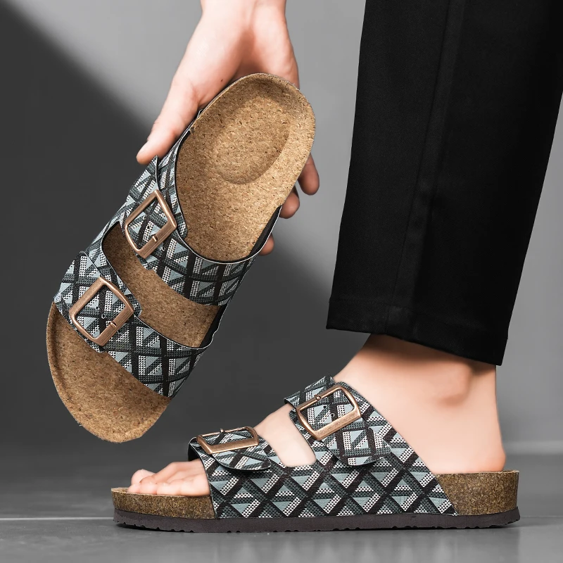 2025 الصيف الكلاسيكية حذاء كاجوال الاتجاه اكتشاف الرجال الصنادل موضة عدم الانزلاق الذكور أحذية رياضية مقاومة للاهتراء المطاط صندل شاطئ