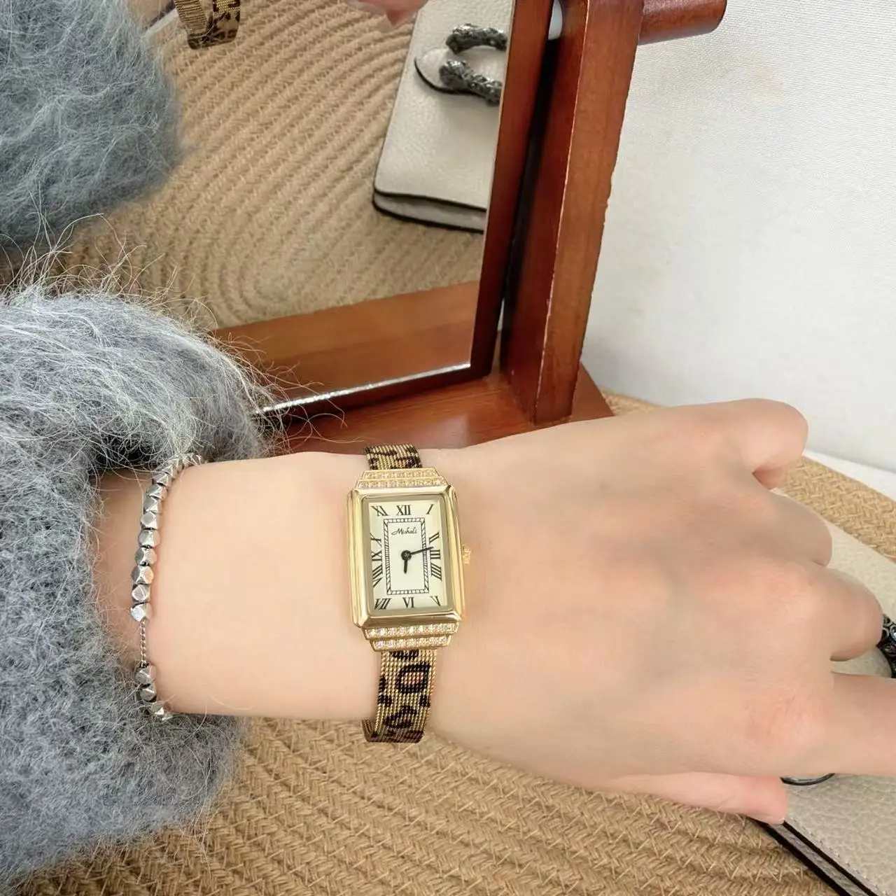 2026 New Square Women's Retro Dial Small Dial Two-Hand Leopard Print Strap Stainless Steel Bracelet Women's Watch Birthday Gift