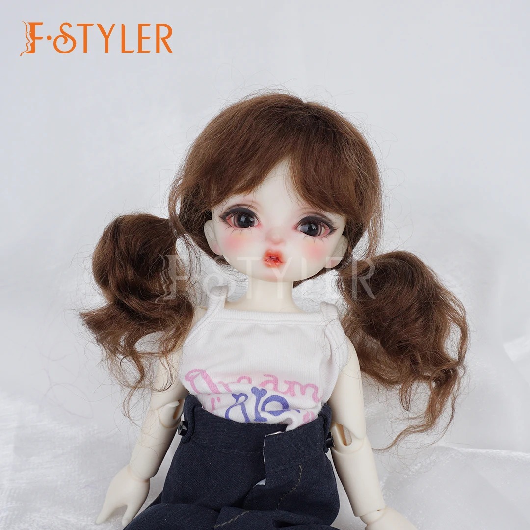 

Милый парик FStyler для кукол BJD SD OB11 6-7 дюймов, парик из мохера для кукол 1/6, темно-коричневые волосы с двойными хвостиками, мягкие и красивые волосы для игрушек