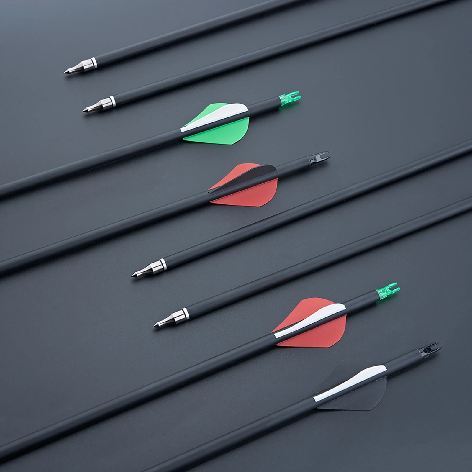 12pcs 28inches Archery Mixed Carbon Arrows Spine 500 for Recurve Bows Outdoor Target Hunting and Shooting