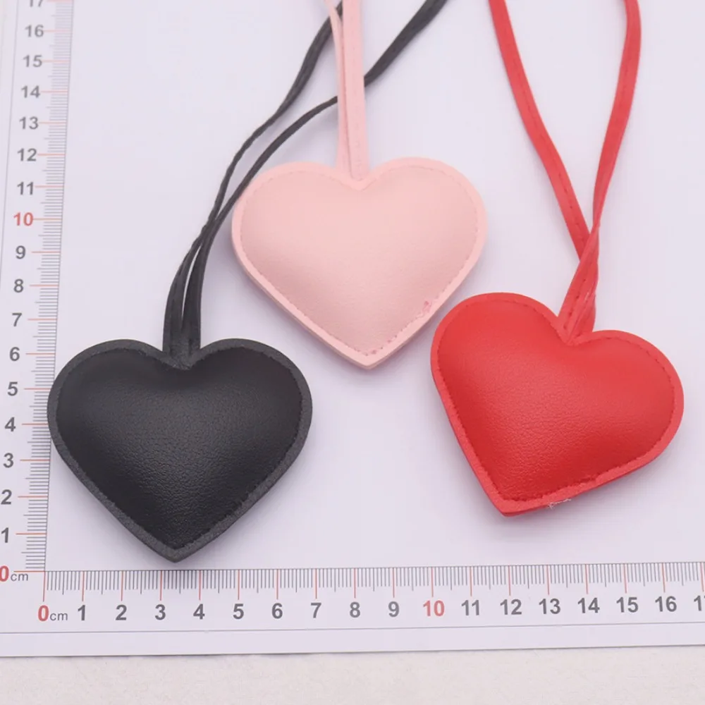 High Quality Leather Heart-shaped Hand Rope Simple Bag Pendant Car Keychain Clothing Accessories Backpack Hanging Decoration