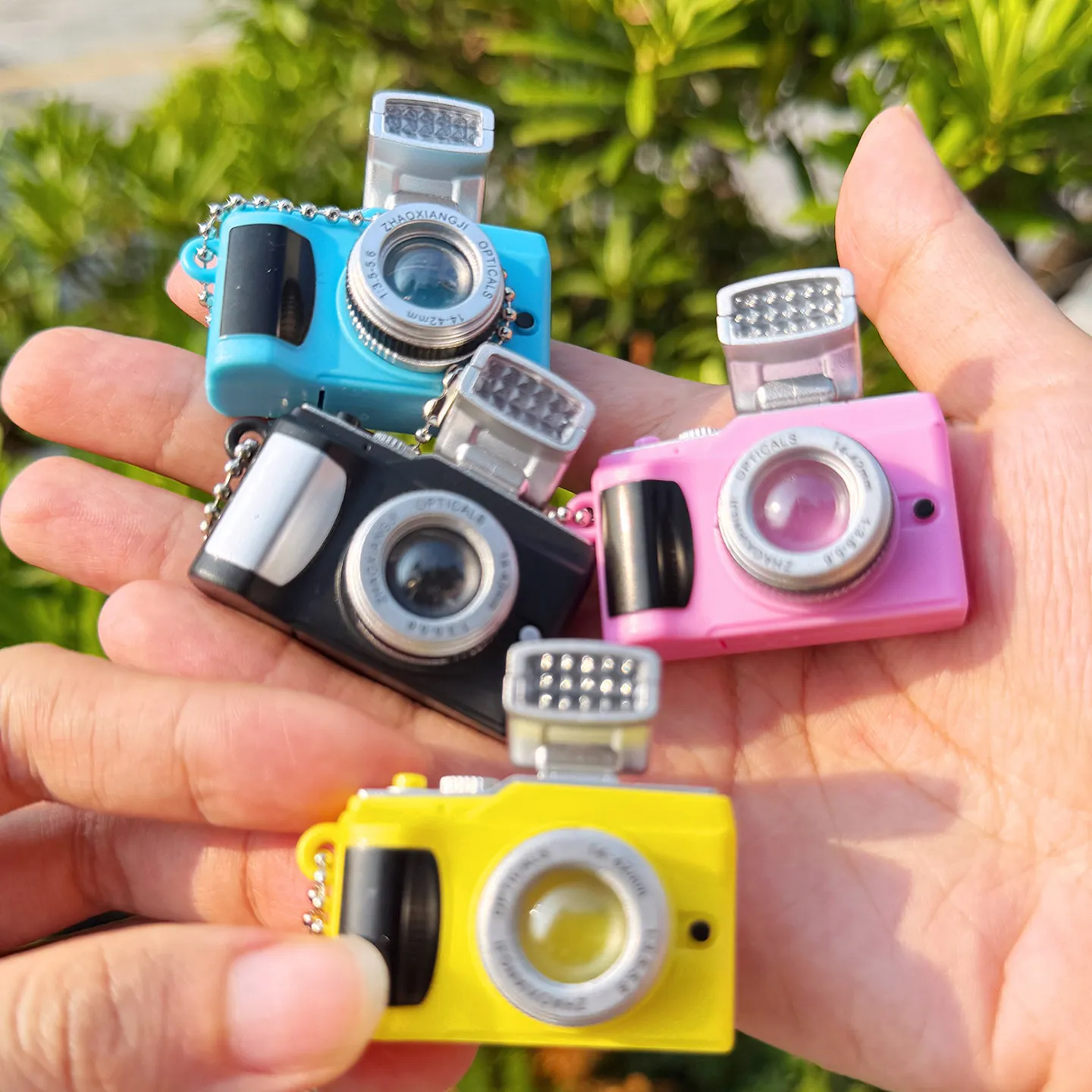 

In Stock Japan Hot Line Miniature Camera Model Gashapon With Light Up Flash And Realistic Shutter Sound Effect Keychain Pendant