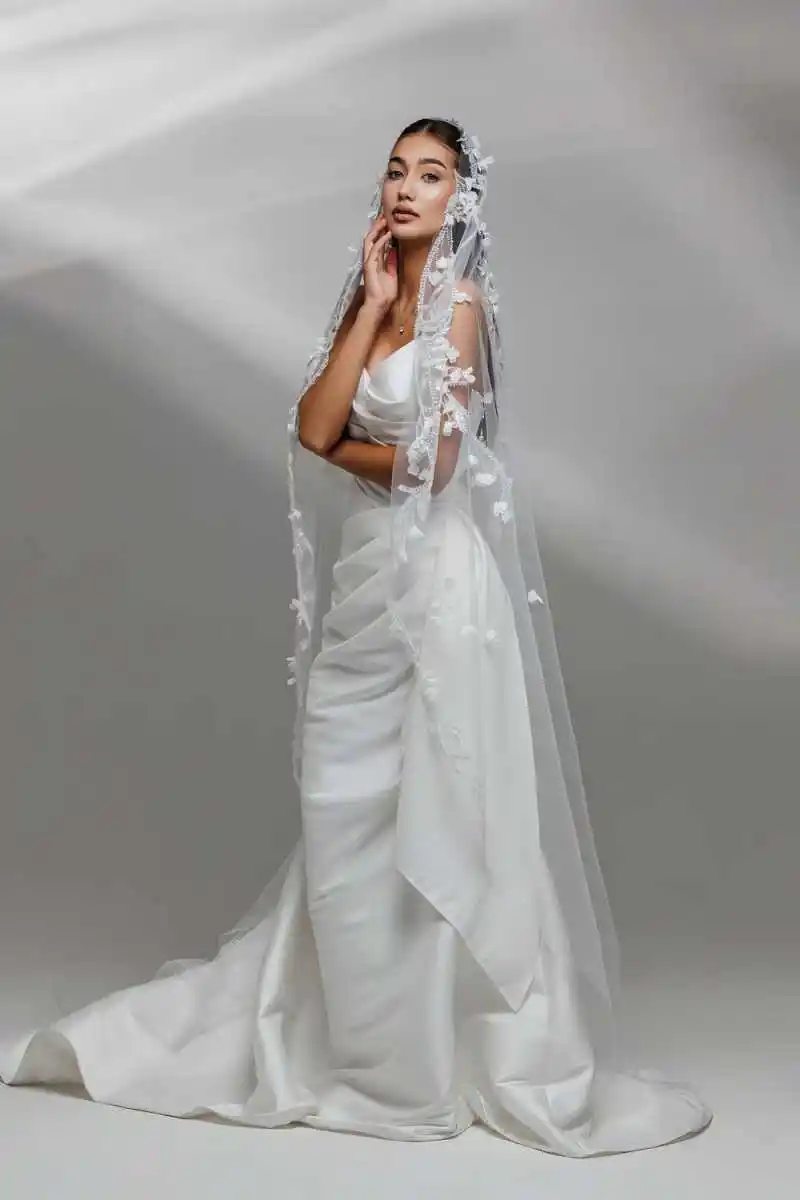 Elegant Appliques Lace Wedding Veil Simple 3 Meters White Ivory Bridal Veil with Comb Blusher Bride Headpiece Accessories