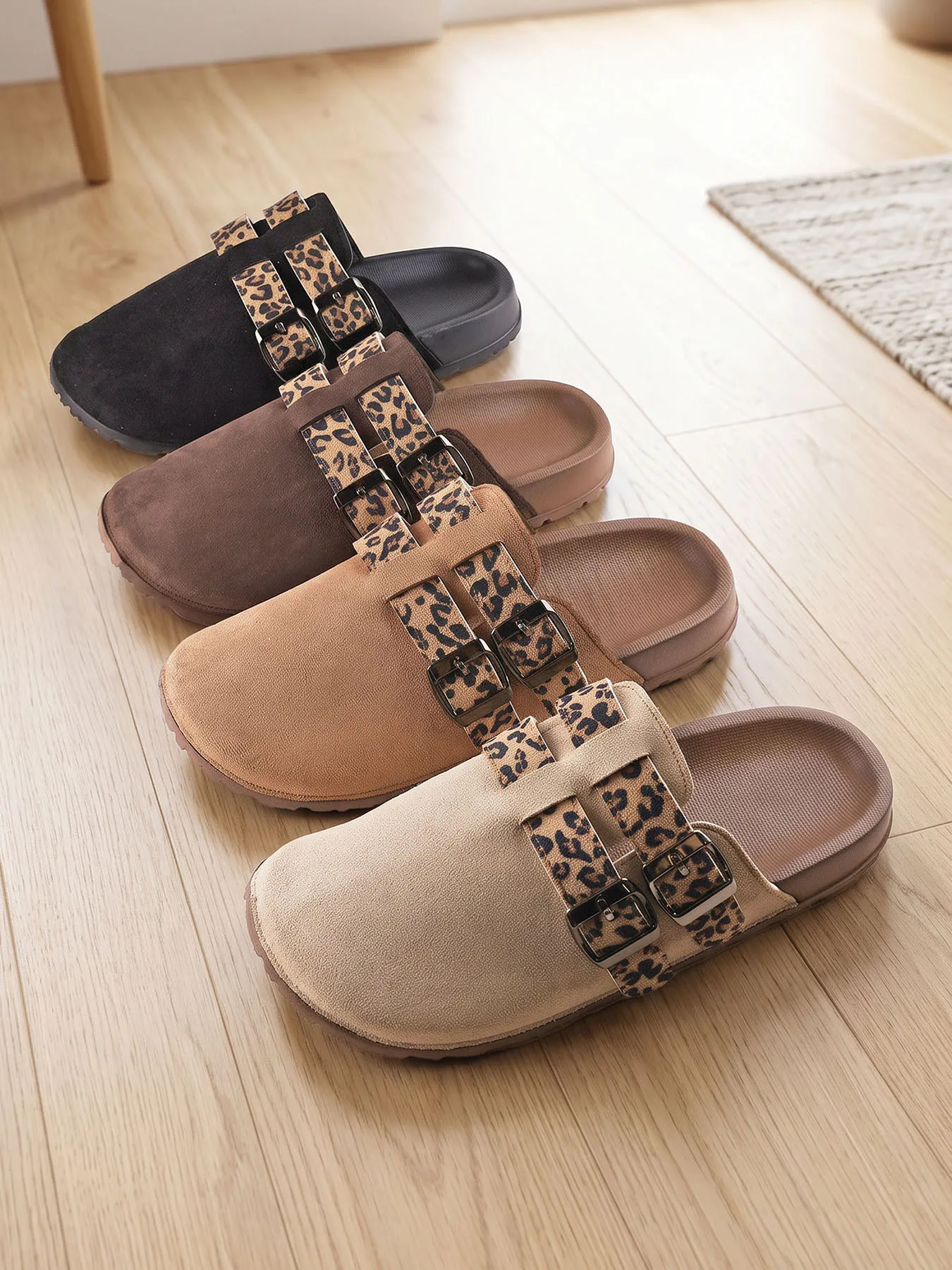 Plus Size Men's Suede Clogs Mules Sandals Leopard Print Double Buckle Closed Toe Fashion Casual Lightweight All Seasons Shoes