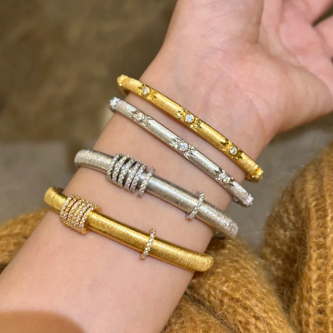 

Italian Luxury Bracelet Bangles with Weave Pattern and Golden Carving