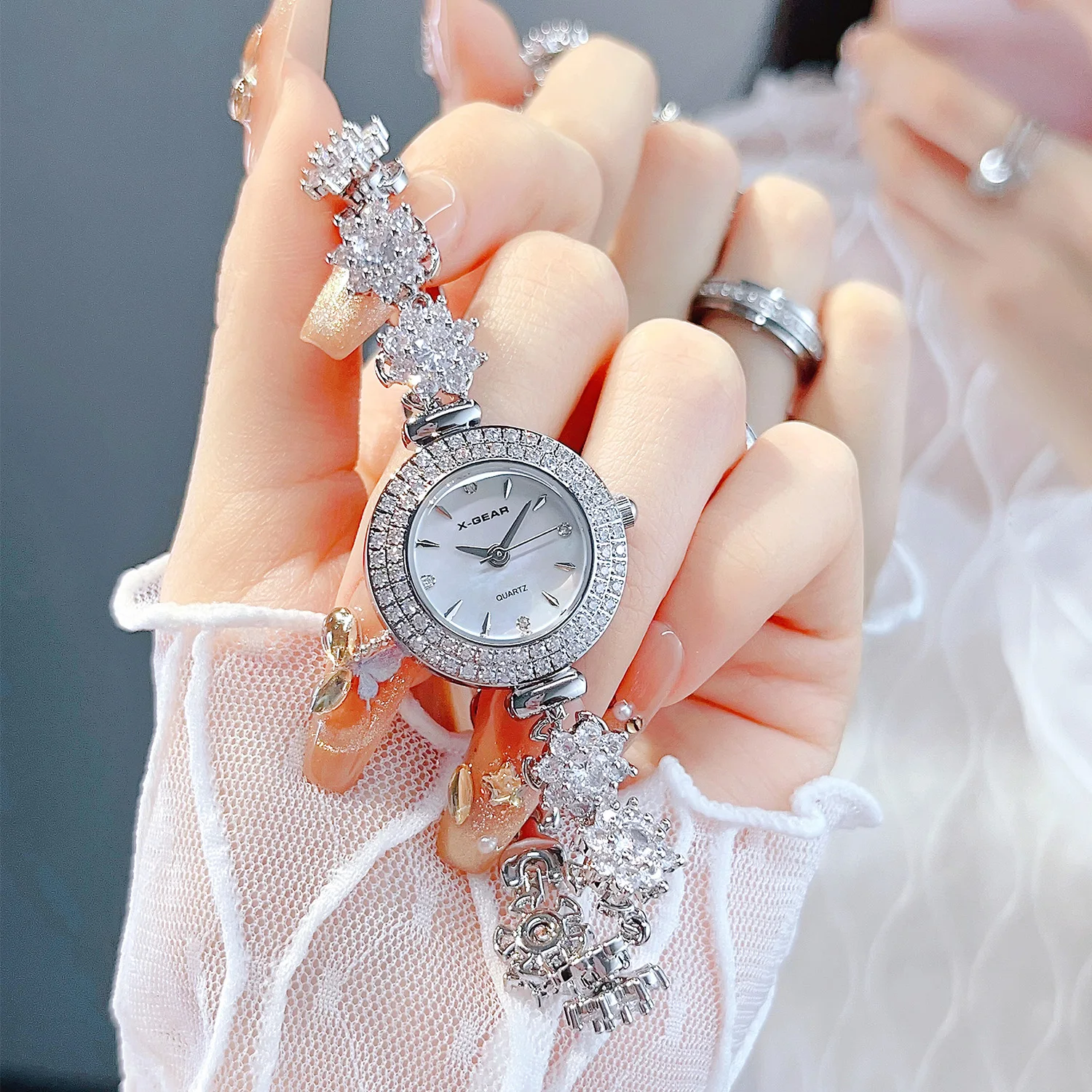 Quartz ladies' watch gift for girlfriend temperament bracelet fashionable diamond crystal waterproof ladies watch gift