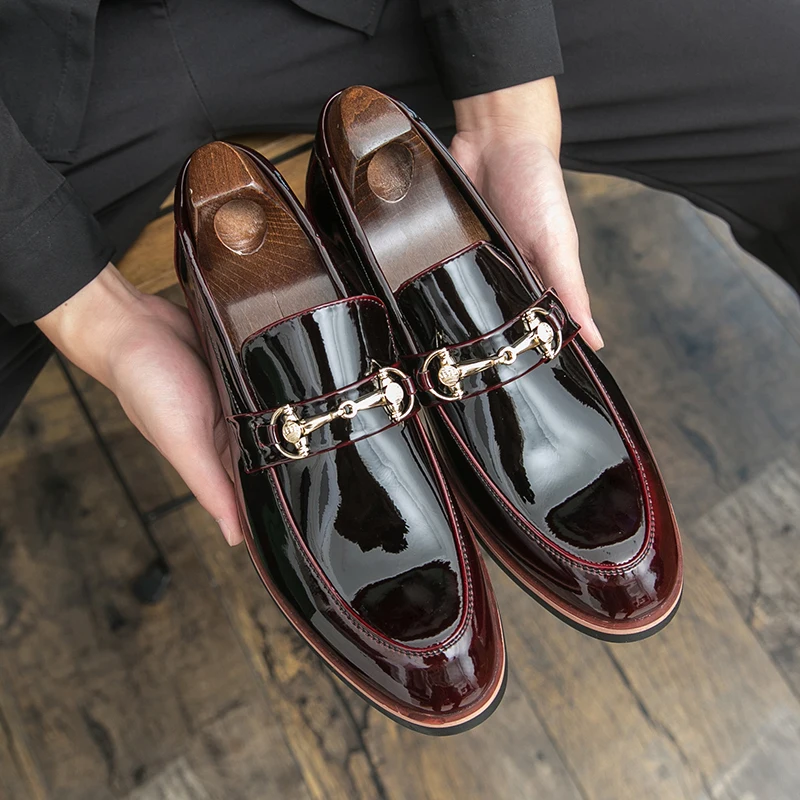 

Business Casual Men Dress Shoes Luxury Glitter Designer Formal Shoes For Man Patent Leather Shoes Pointed Toe Men's Social Shoes