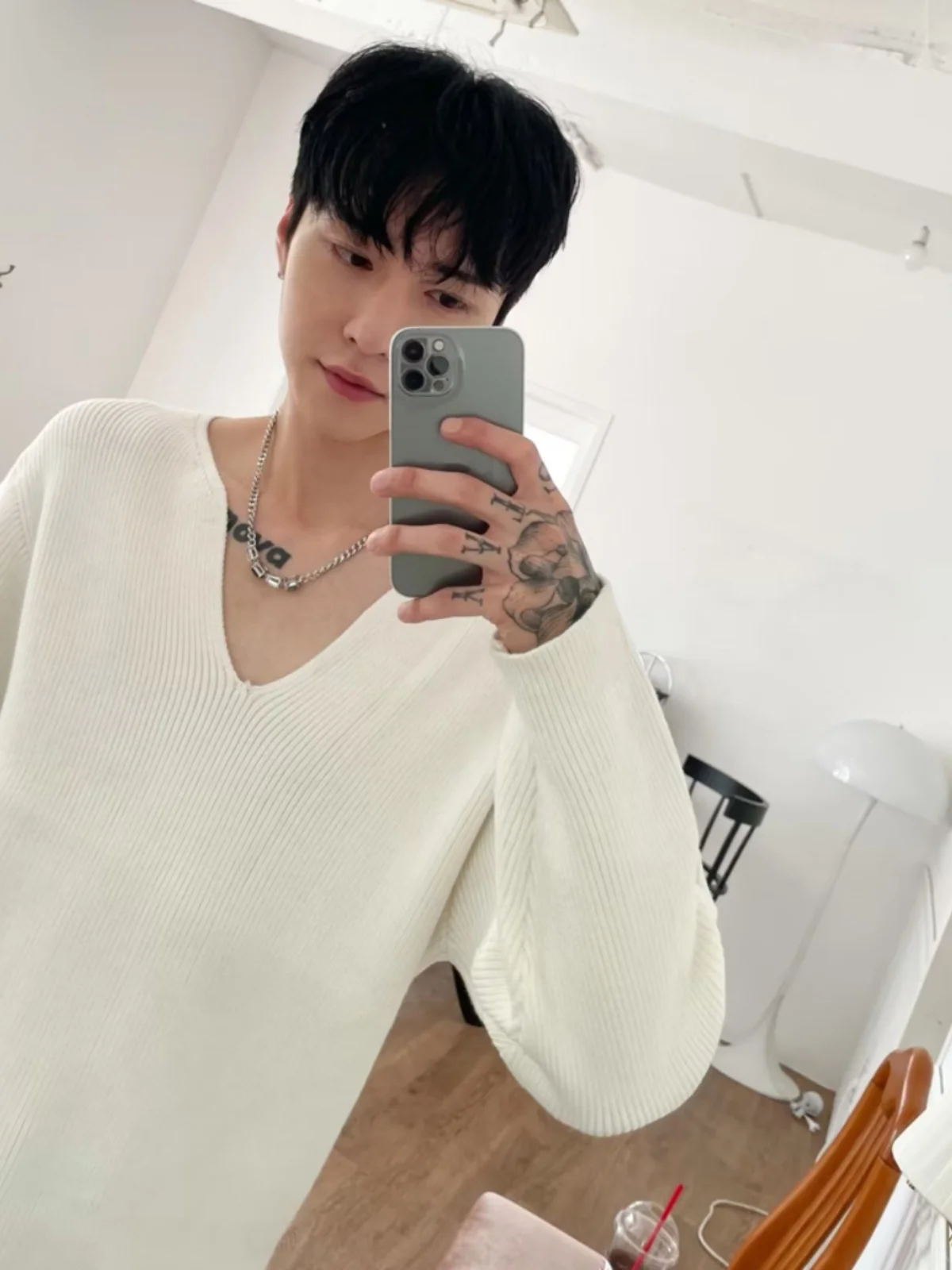 

Slim Fit Men's Knitwear V-Ne Long Sve Base Layer Sweater Trendy U-Ne Line irt High-End Feeling Casual Youthful Sle