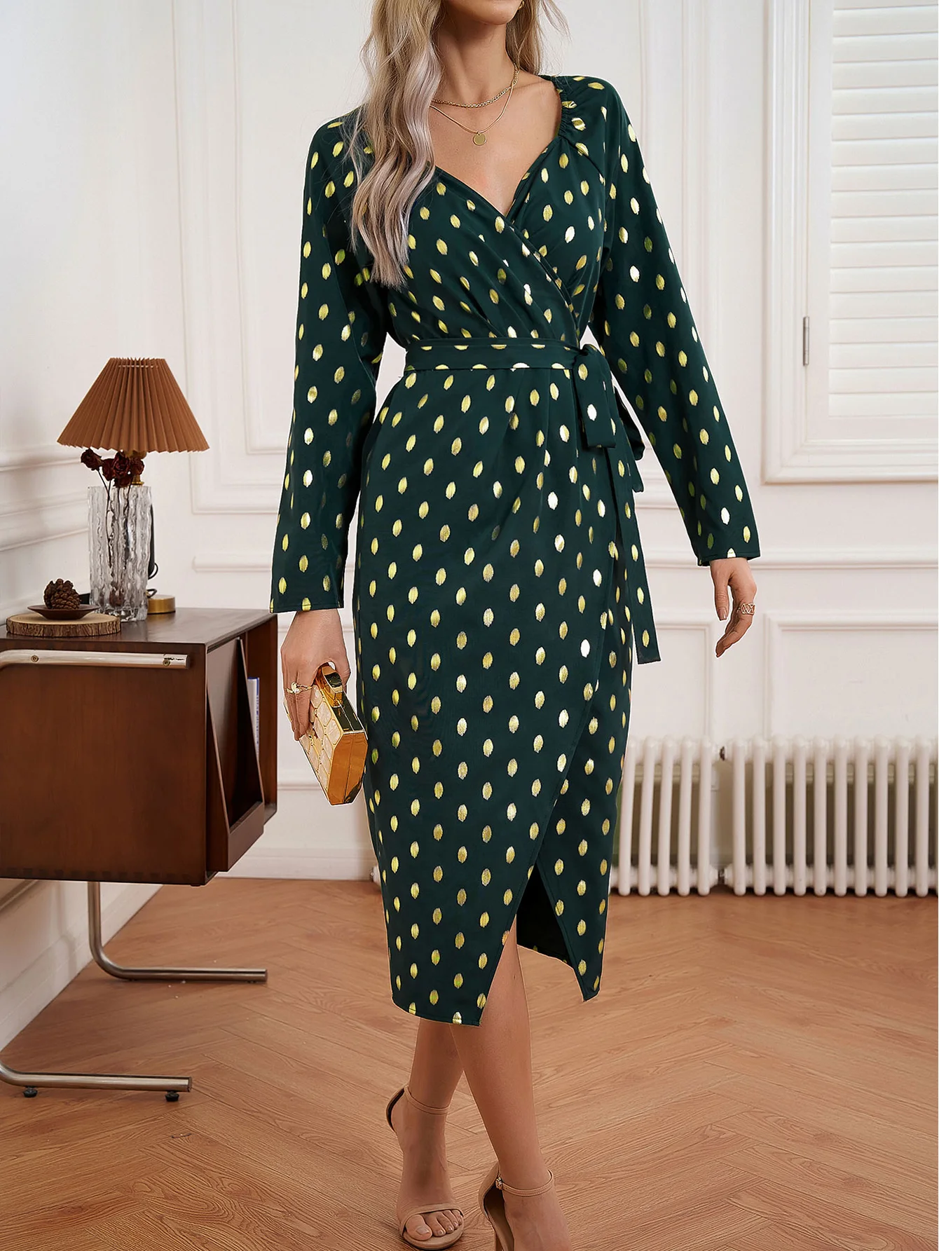 

French style design wave point long sleeved dress 2024 new autumn style, reducing age and slimming, split waist, mid length skir