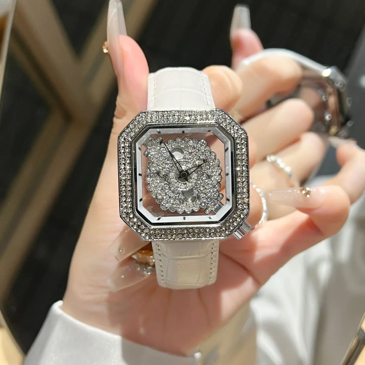 

Full Diamond Unique Quare Rotatable Dial Design Bracelet Gold Watch Women Quartz Luxury Watches Ladies Clock AAA Watch Reloj