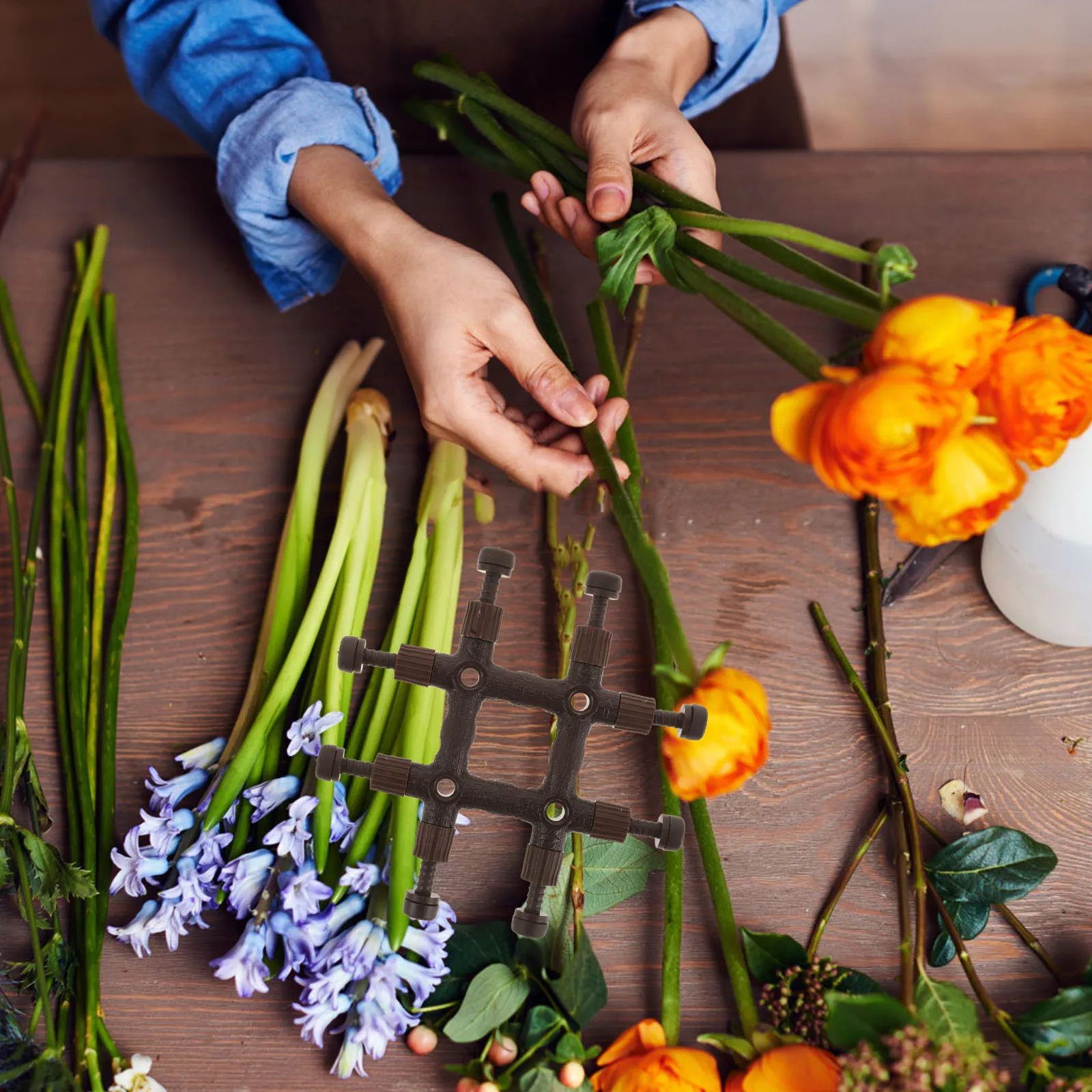 

Arranging Holder Iron Flower Fixing Cage For Vase Floral Arrangement Tool Wedding Garden Party Decoration Flower Vase